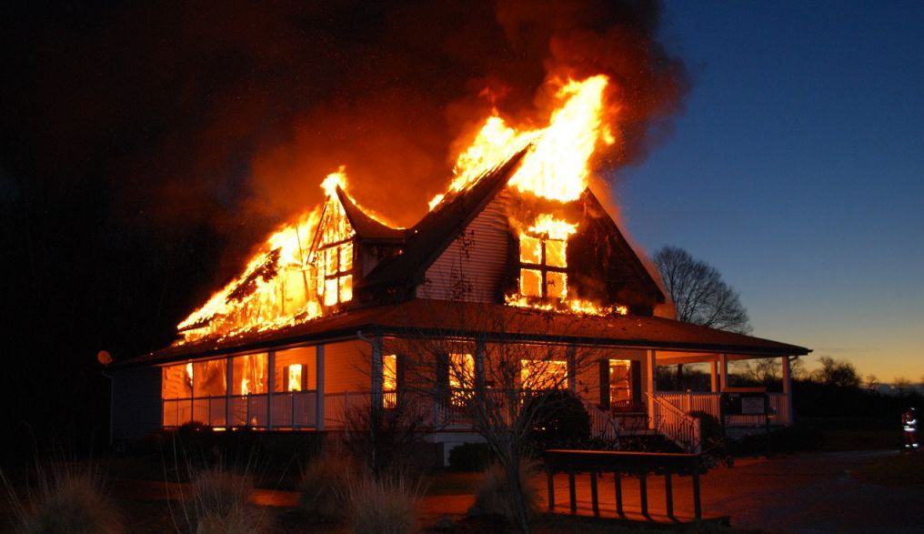 تفسير حلم حريق في البيت